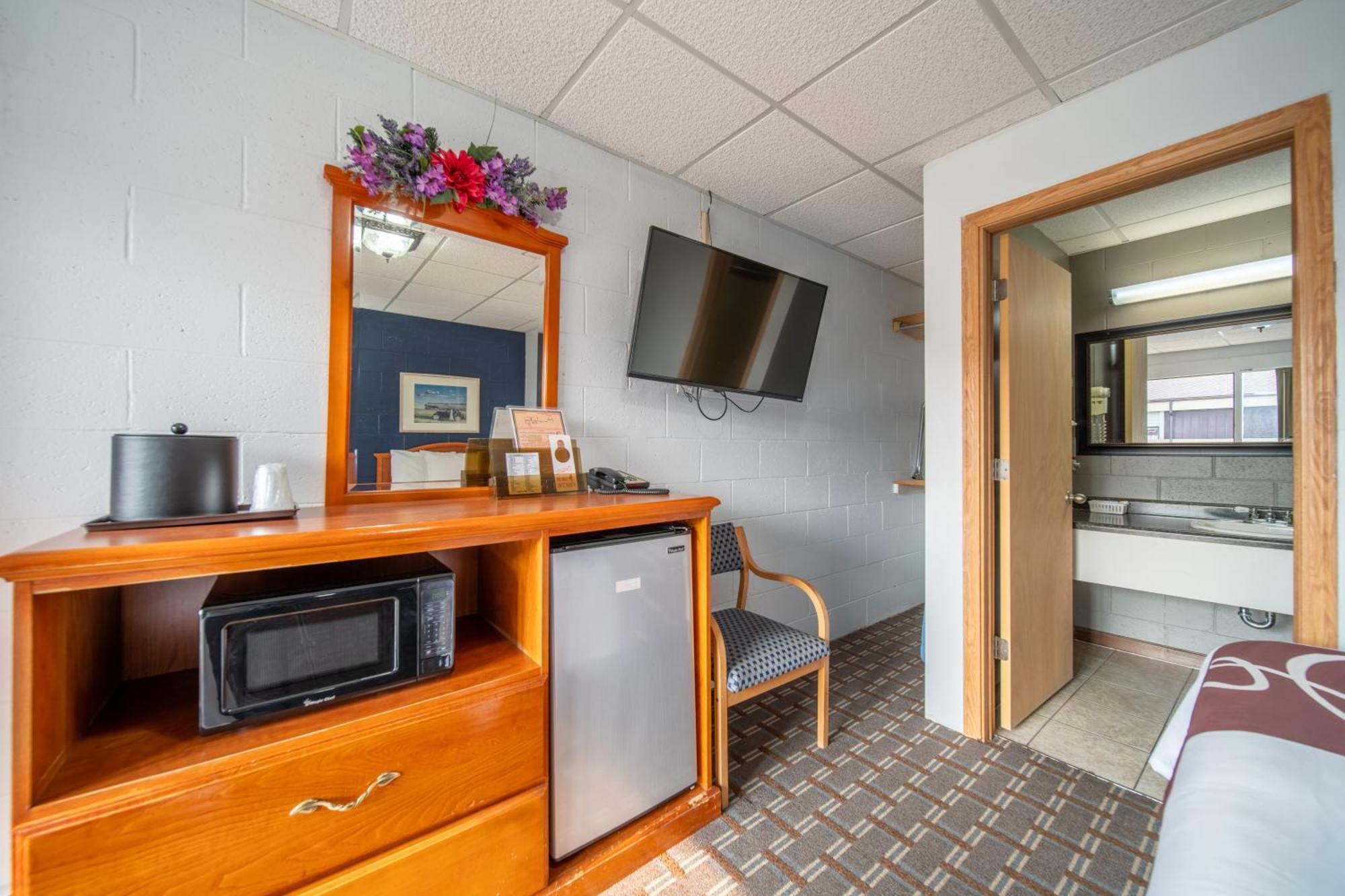 Sleep-Ees Inn, Saginaw & Frankenmuth Екстер'єр фото