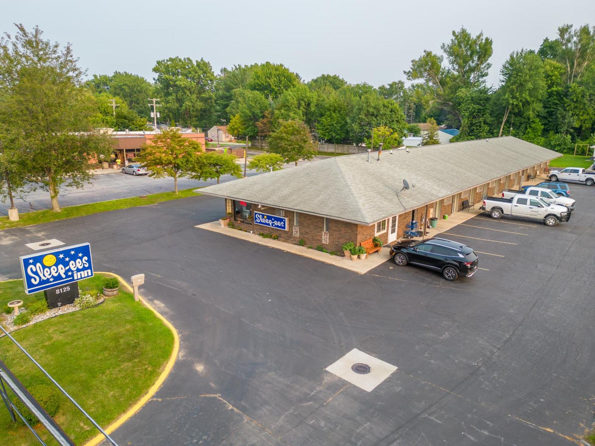 Sleep-Ees Inn, Saginaw & Frankenmuth Екстер'єр фото