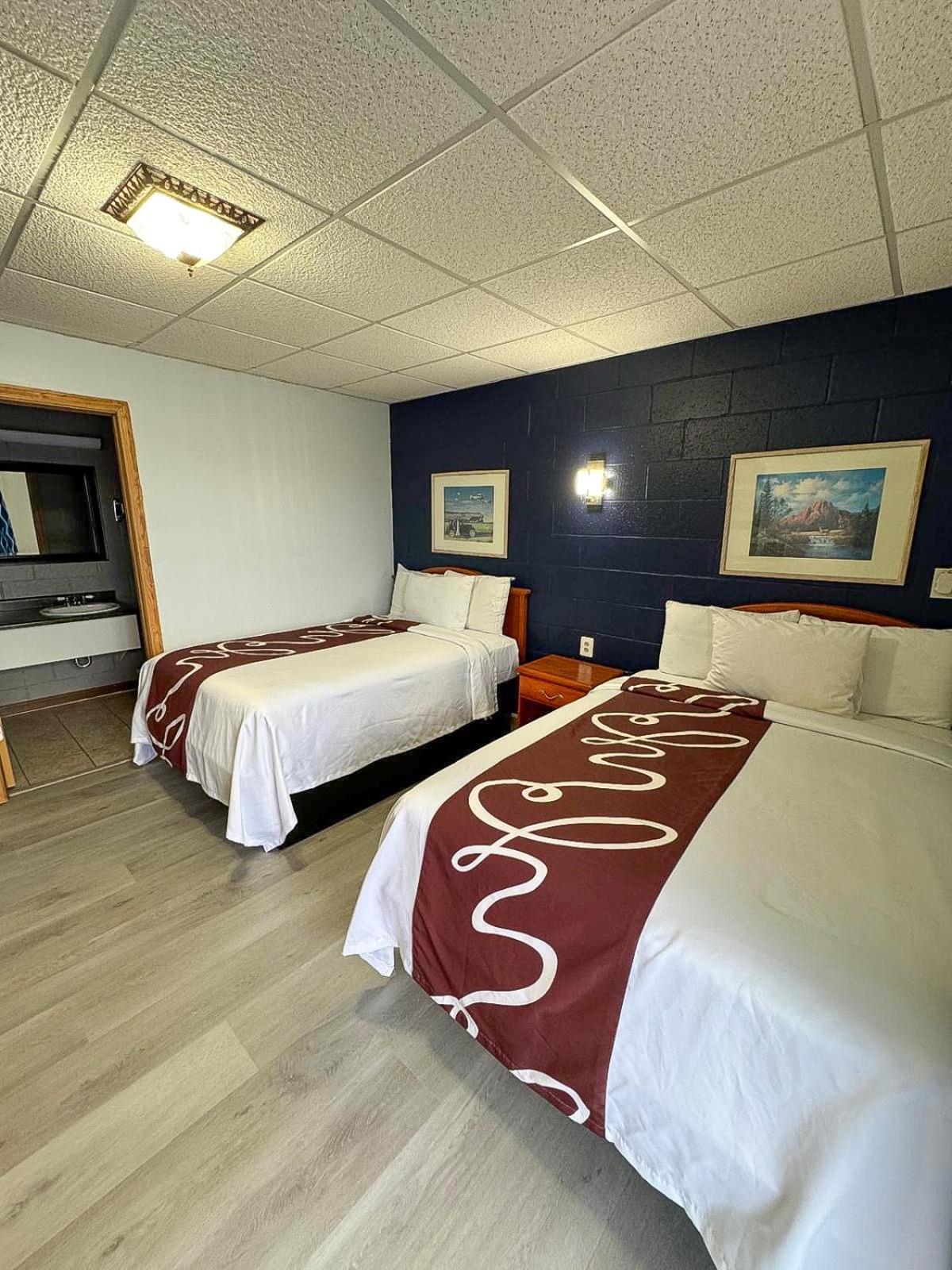 Sleep-Ees Inn, Saginaw & Frankenmuth Екстер'єр фото